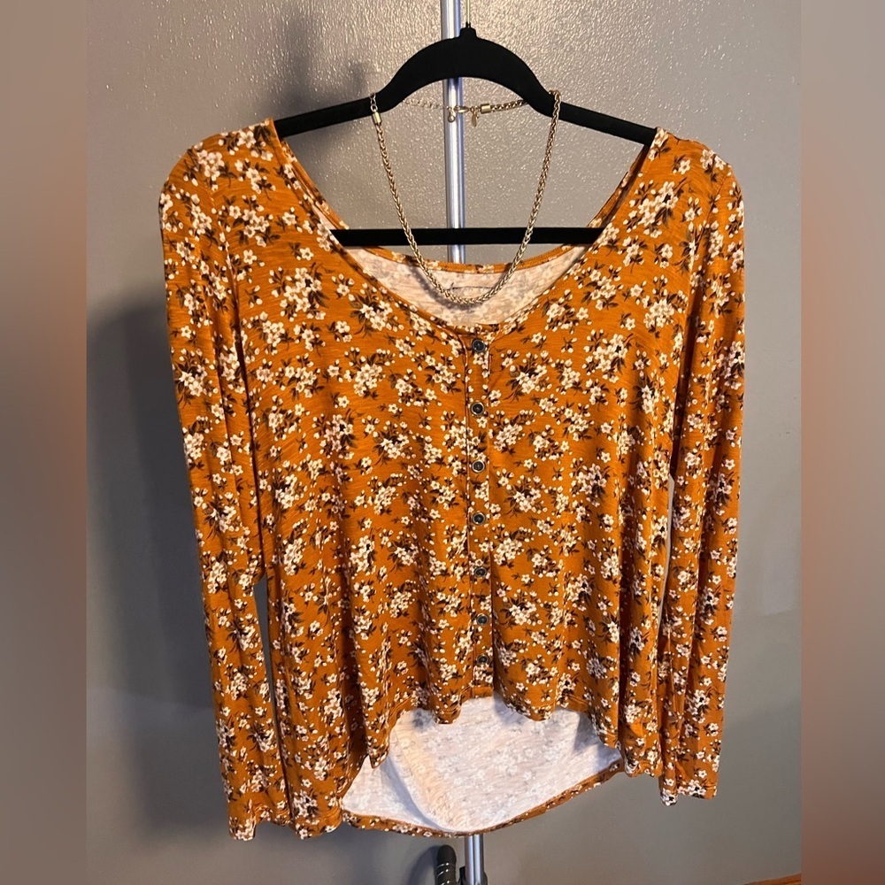 AE top Bundle & save 30% off 2+ items - Picture 1 of 8